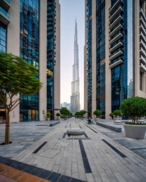 5 MIN WALK TO BURJ & DUBAI MALL, Family Apartment